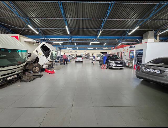 1,300M² WAREHOUSE FOR SALE IN BOOYSENS RESERVE